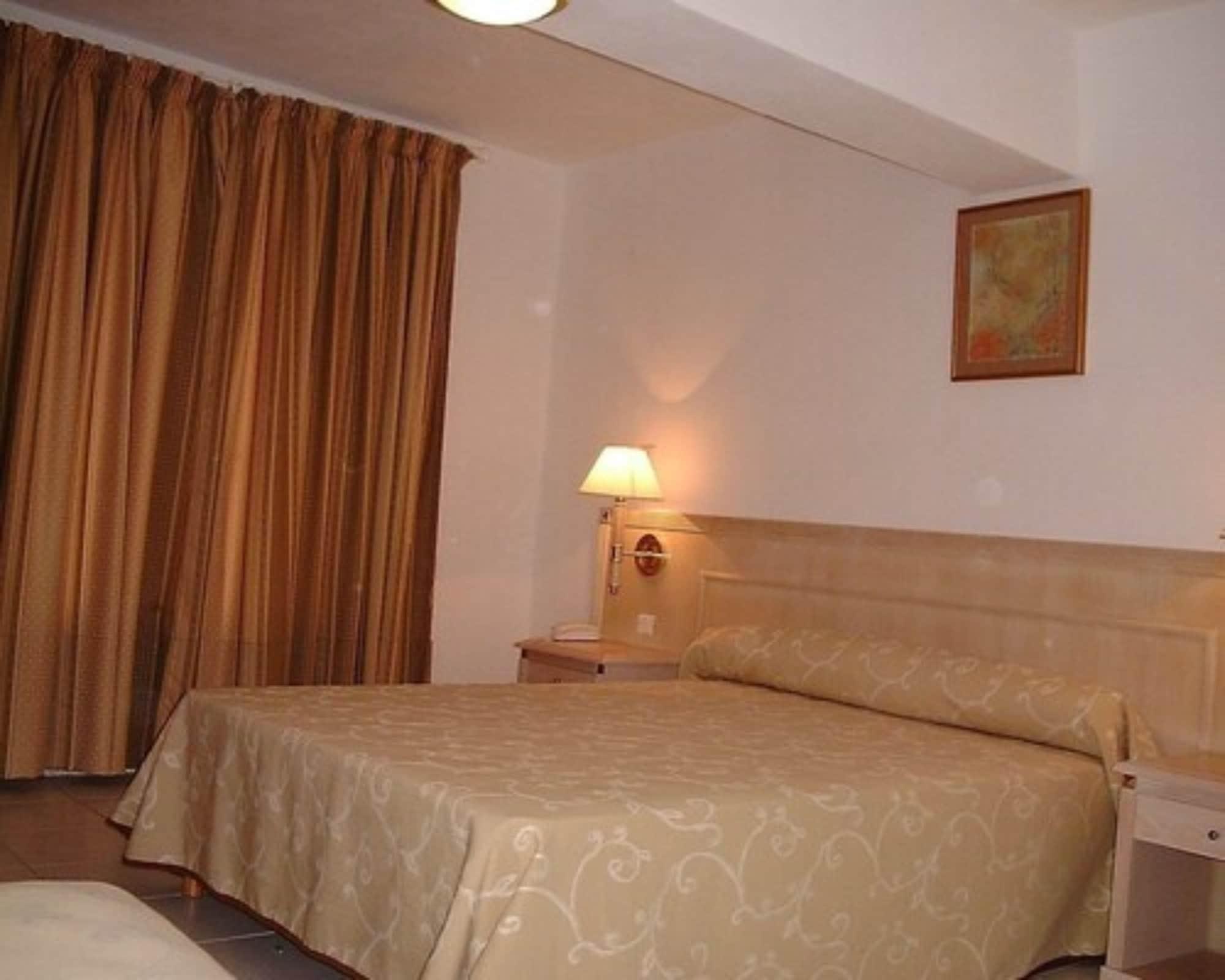 Hotel Residence San Pieru Tarcu Esterno foto